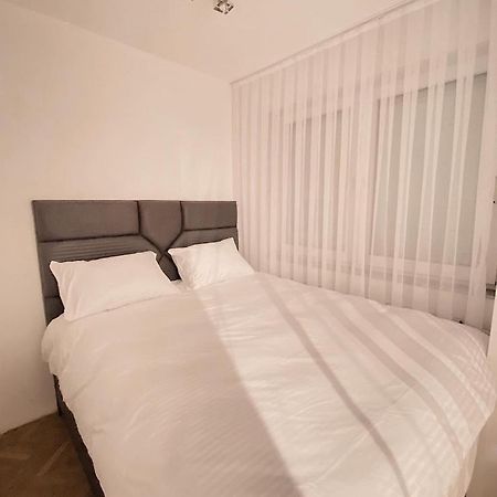 Diamond Apartment Prishtina 2 Prishtine Bagian luar foto